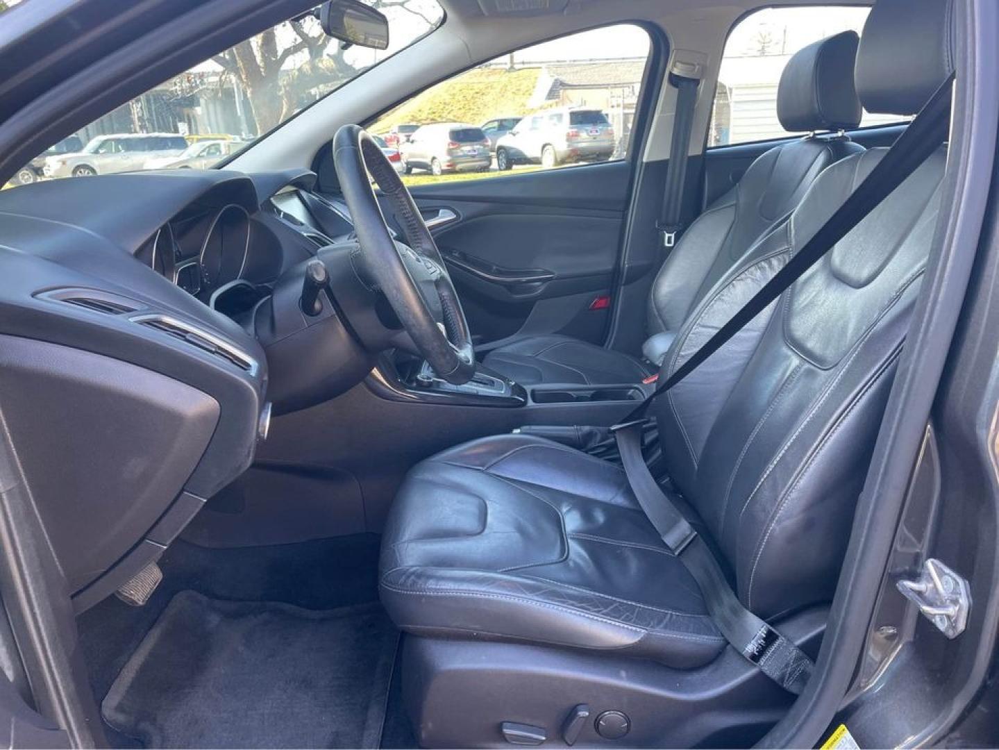 2015 Grey /Black Ford Focus Titanium (1FADP3N26FL) with an 2.0 4 CYL engine, Auto transmission, located at 5700 Curlew Drive, Norfolk, VA, 23502, (757) 455-6330, 36.841885, -76.209412 - Photo#8